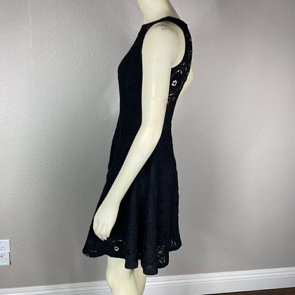 BB Dakota Renley Crochet Lace Skater Dress Fit and Flare Sleeveless Black Sz 0 - Picture 4 of 11
